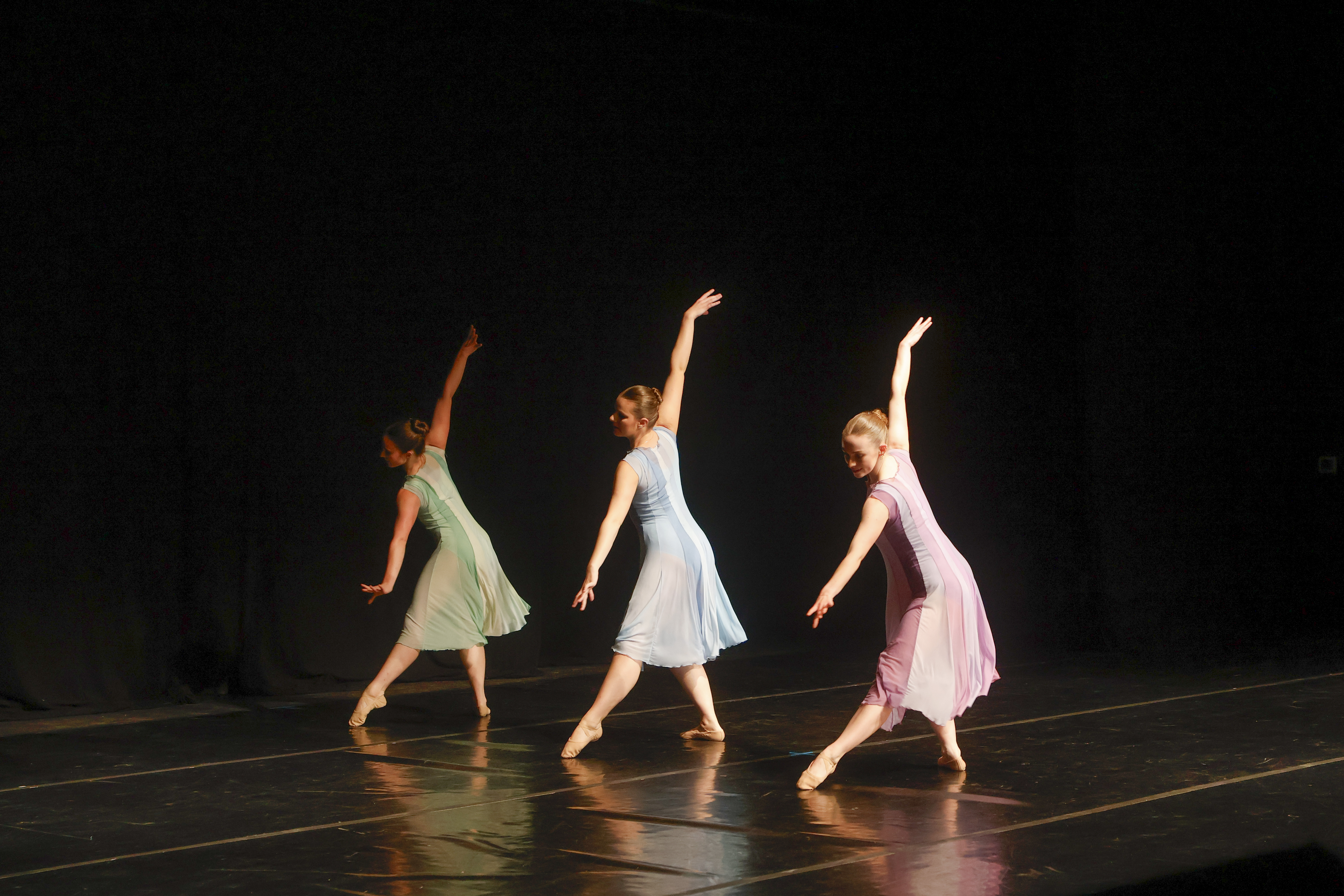 confluence contemporary ballet performing INTERVAL